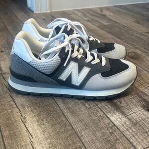 New Balance Men's Black, Gray, and White Sneakers